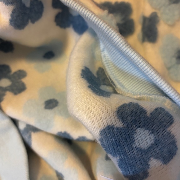 Maison de syndrome x Dress mafia white & blue 3D flowers brushed sweatshirt NWT - Picture 8 of 14